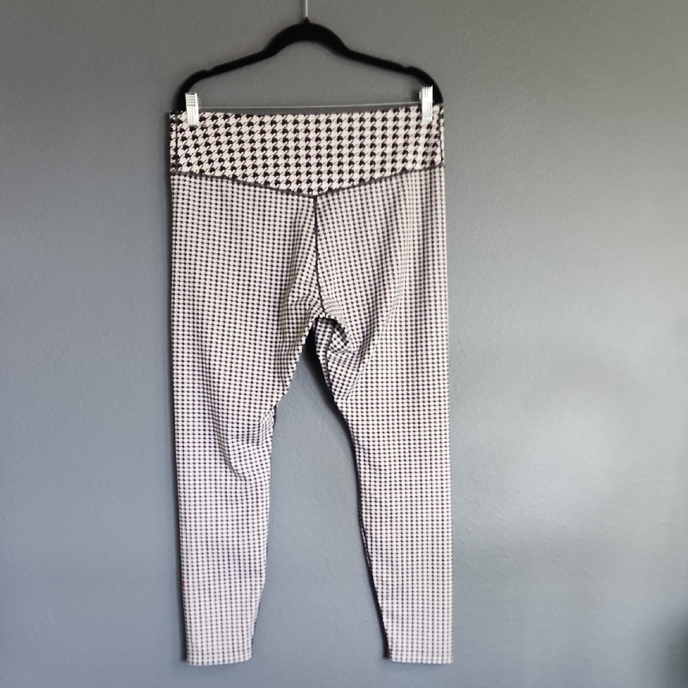 Nike Houndstooth Leggings - Black and White - Picture 5 of 5